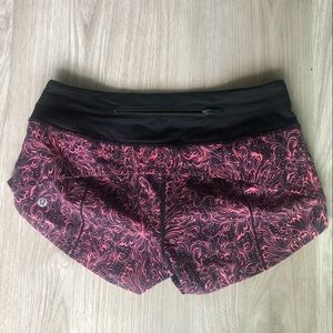LULULEMON Size 2 running short. EUC. Pink and black.